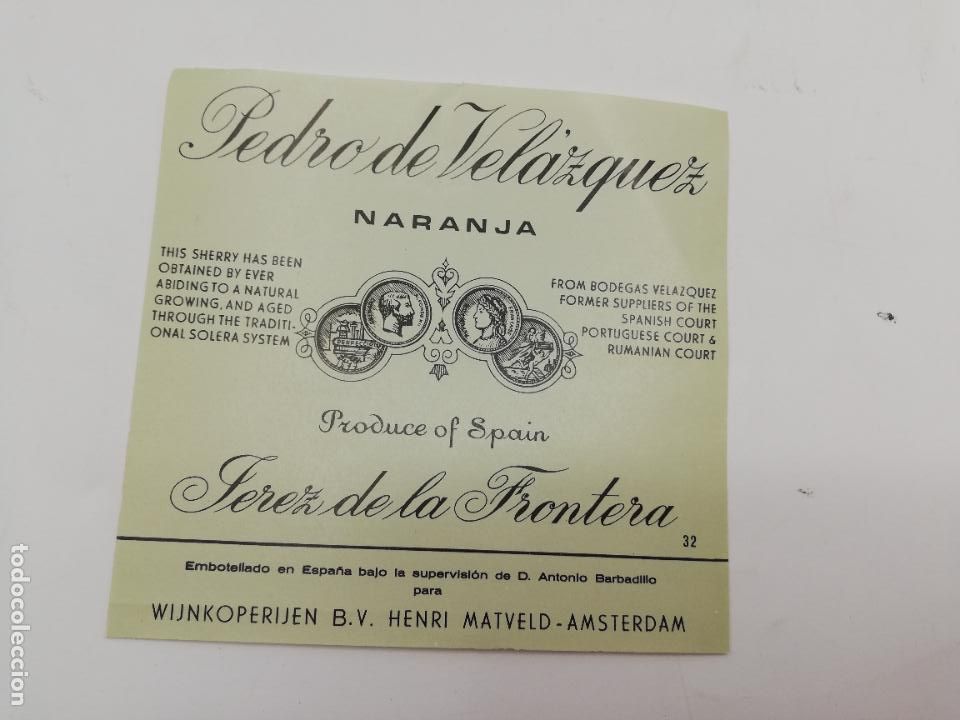 Etiquetas antiguas: ETIQUETA. PEDRO DE VELAZQUEZ. NARANJA. JEREZ DE LA FRONTERA. MED : 11 X 11 CM APROX.
