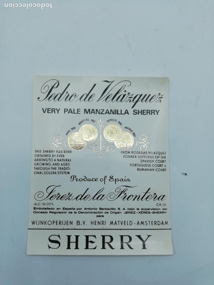 Etiquetas antiguas: ETIQUETA. PEDRO DE VELAZQUEZ. VERY PALE MANZANILLA SHERRY. JEREZ. MED : 13 X 10 CM APROX.
