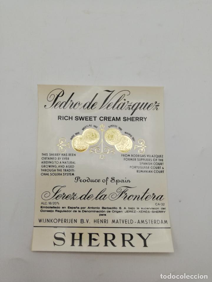 Etiquetas antiguas: ETIQUETA. PEDRO DE VELAZQUEZ. RICHE SWEET CREAM SHERRY. JEREZ DE LA FRONTERA. MED : 13 X 10 CM APROX