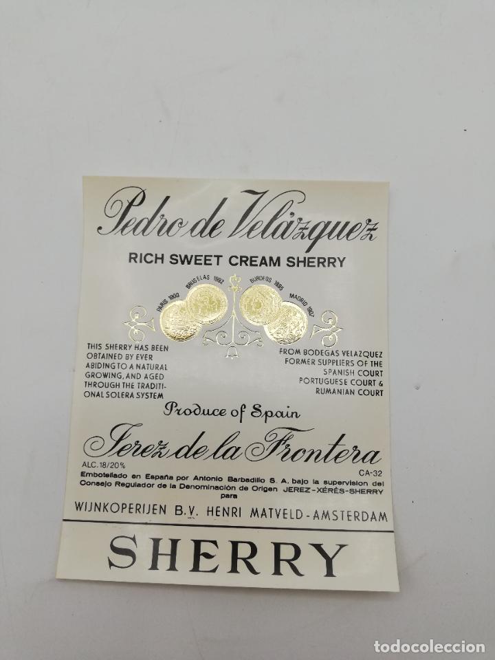 Etiquetas antiguas: ETIQUETA. PEDRO DE VELAZQUEZ. RICHE SWEET CREAM SHERRY. JEREZ DE LA FRONTERA. MED : 13 X 10 CM APROX