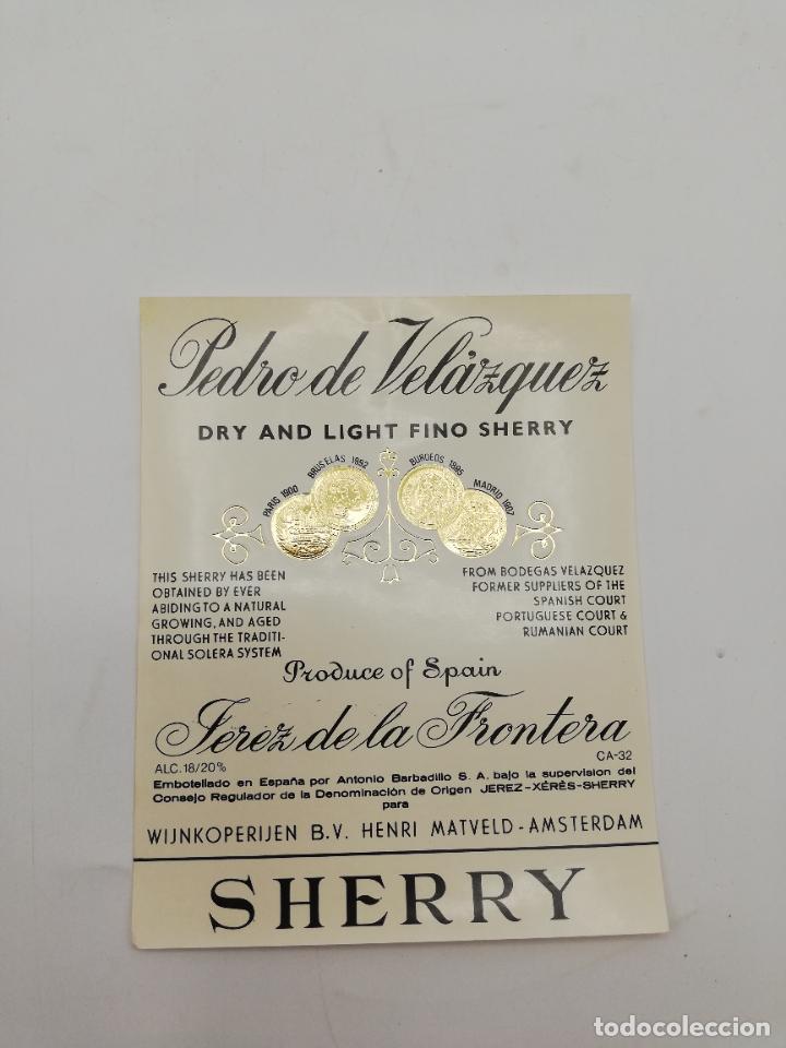 Etiquetas antiguas: ETIQUETA. PEDRO DE VELAZQUEZ. DRY AND LIGHT FINO SHERRY. JEREZ. MED : 13 X 10 CM APROX