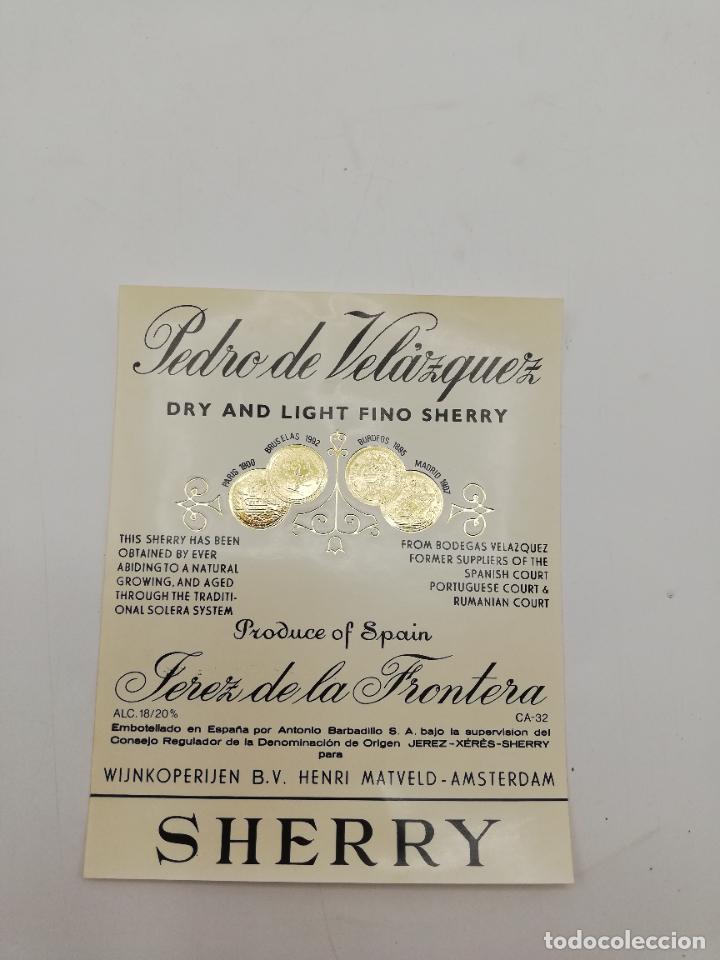 Etiquetas antiguas: ETIQUETA. PEDRO DE VELAZQUEZ. DRY AND LIGHT FINO SHERRY. JEREZ. MED : 13 X 10 CM APROX