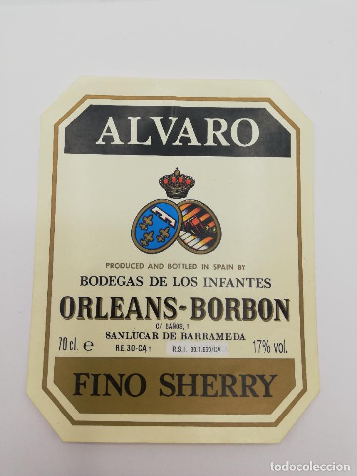 Alte Etiketten: ETIQUETA. ALVARO. BODEGAS DE LOS INFANTES ORLEANS-BORBON. FINO SHERRY. SANLUCAR DE BARRAMEDA.
