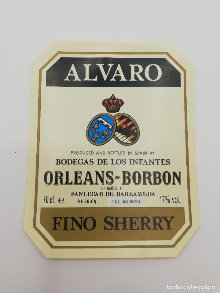 Alte Etiketten: ETIQUETA. ALVARO. BODEGAS DE LOS INFANTES ORLEANS-BORBON. FINO SHERRY. SANLUCAR DE BARRAMEDA.