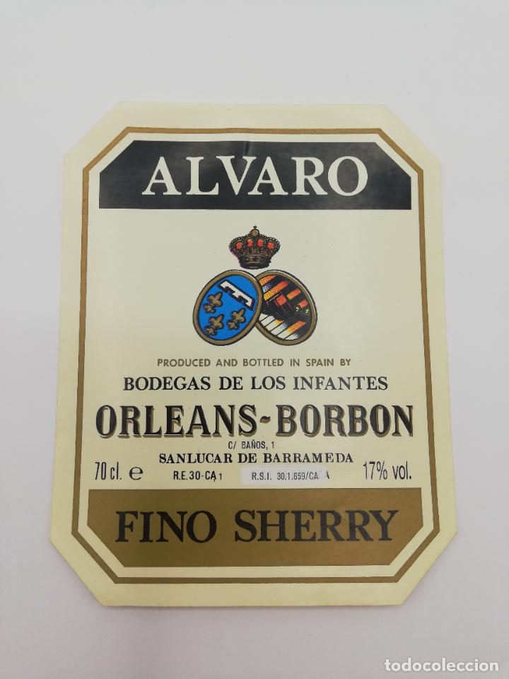 Alte Etiketten: ETIQUETA. ALVARO. BODEGAS DE LOS INFANTES ORLEANS-BORBON. FINO SHERRY. SANLUCAR DE BARRAMEDA.