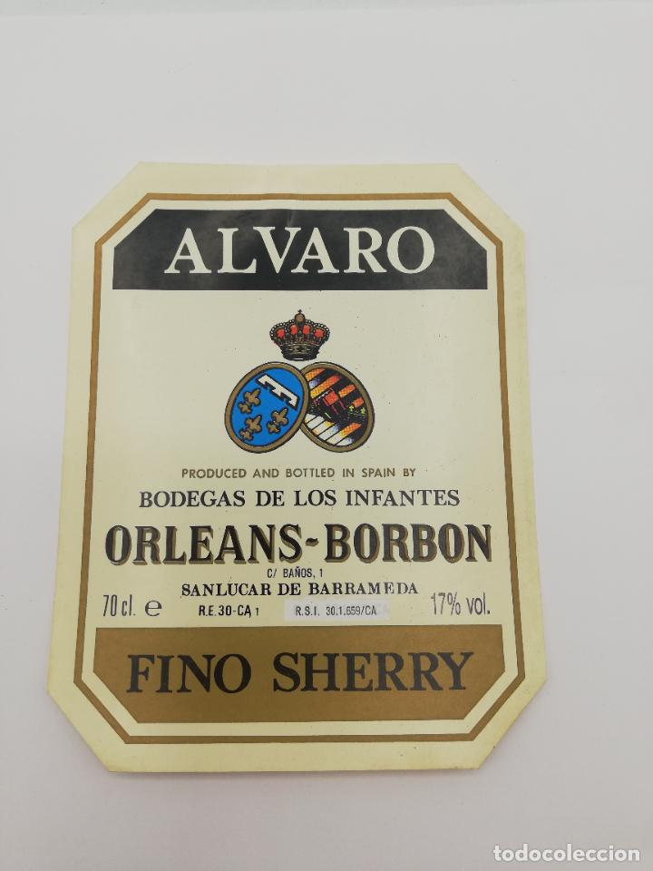 Alte Etiketten: ETIQUETA. ALVARO. BODEGAS DE LOS INFANTES ORLEANS-BORBON. FINO SHERRY. SANLUCAR DE BARRAMEDA.