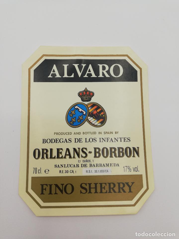 Alte Etiketten: ETIQUETA. ALVARO. BODEGAS DE LOS INFANTES ORLEANS-BORBON. FINO SHERRY. SANLUCAR DE BARRAMEDA.
