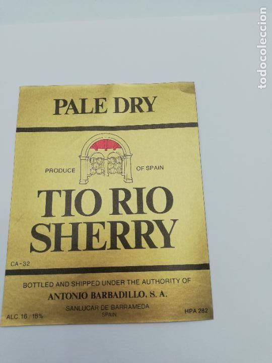 Alte Etiketten: ETIQUETA. PALE DRY. TIO RIO SHERRY. ANTONIO BARBADILLO. SANLUCAR DE BARRAMEDA.