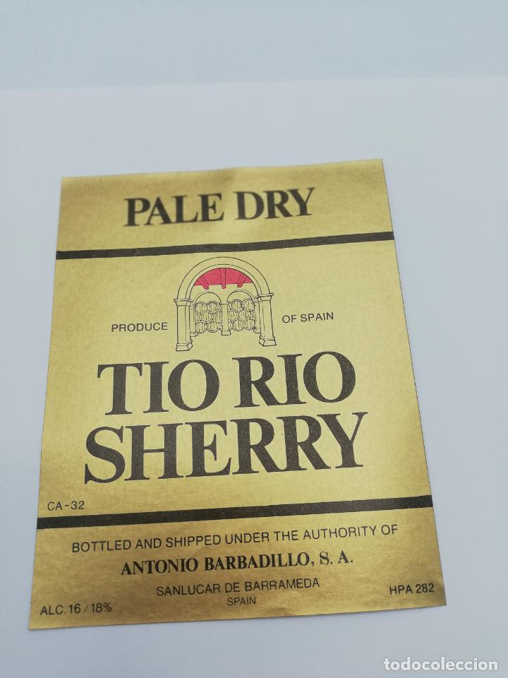 Alte Etiketten: ETIQUETA. PALE DRY. TIO RIO SHERRY. ANTONIO BARBADILLO. SANLUCAR DE BARRAMEDA.