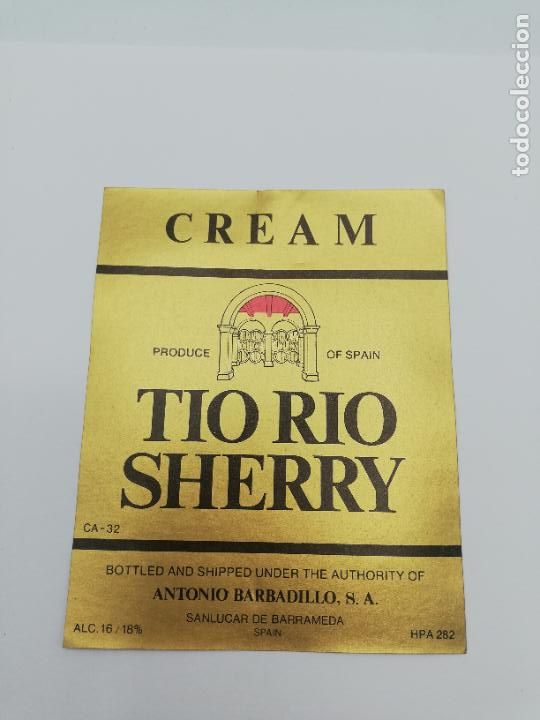Alte Etiketten: ETIQUETA. CREAM. TIO RIO SHERRY. ANTONIO BARBADILLO. SANLUCAR DE BARRAMEDA.