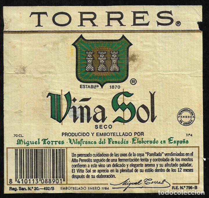 Etiquetas antiguas: ETIQUETA VINO - VI&Ntilde;A SOL- TORRES - VILAFRANCA DEL PENEDES - TAMA&Ntilde;O 11 X 10.5 CM