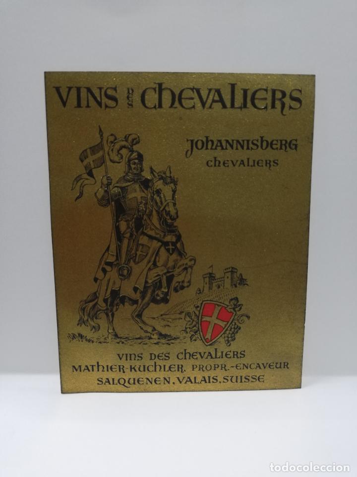 Etiquetas antiguas: ETIQUETA DE VINO. UNIFORME MILITAR. VINS DES CHEVALIERS. MEDIDAS : 12 X 9 CM APROX.