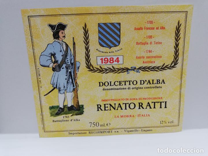 Etiquetas antiguas: ETIQUETA DE VINO. UNIFORME MILITAR. DOLCETTO D&acute;ALBA. RENATO RATTI. 1984. MEDIDAS : 10 X 12 CM APROX