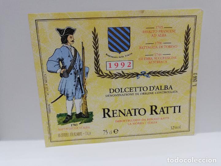Etiquetas antiguas: ETIQUETA DE VINO. UNIFORME MILITAR. DOLCETTO D&acute;ALBA. RENATO RATTI. 1992. MEDIDAS : 10 X 12 CM APROX