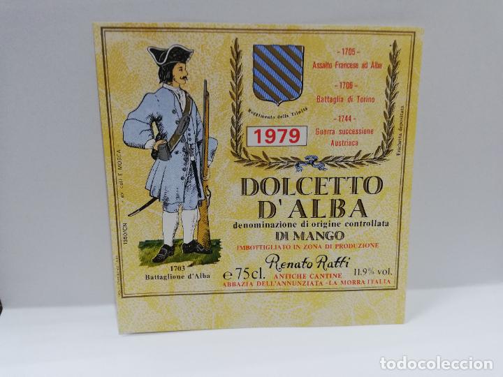 Etiquetas antiguas: ETIQUETA DE VINO. UNIFORME MILITAR. DOLCETTO D&acute;ALBA. RENATO RATTI. 1979. MEDIDAS : 10 X 12 CM APROX