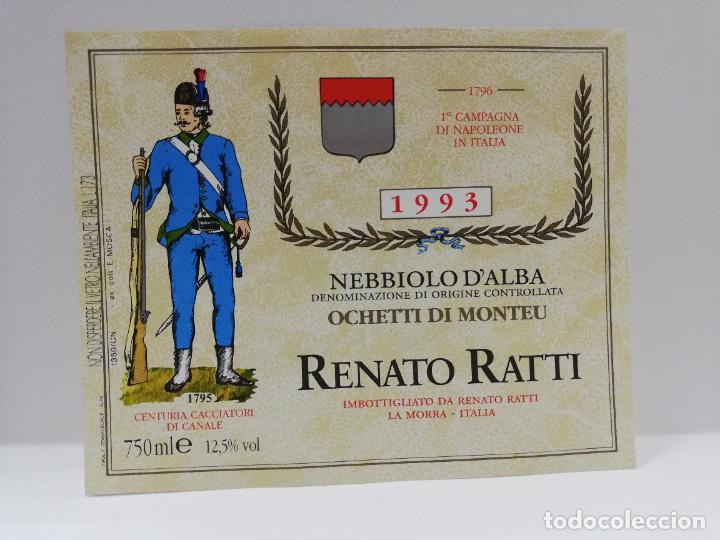 Etiquetas antiguas: ETIQUETA DE VINO. UNIFORME MILITAR. NEBBIOLO D&acute;ALBA. RENATO RATTI. 1993. MEDIDAS : 10 X 12 CM APROX