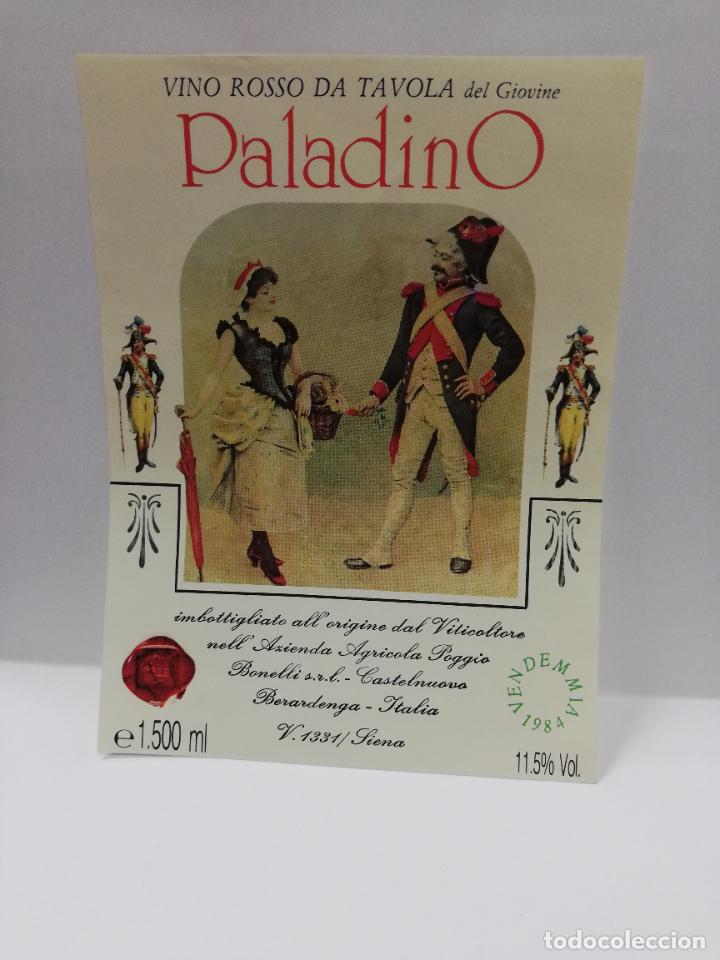 Etiquetas antiguas: ETIQUETA DE VINO. UNIFORME MILITAR. PALADINO. VINO ROSSO DA TAVOLA. MEDIDAS : 14 X 10.5 CM APROX