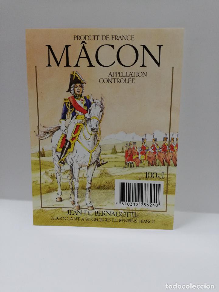 Etiquetas antiguas: ETIQUETA DE VINO. UNIFORME MILITAR. M&Acirc;CON. PRODUIT DE FRANCE. MEDIDAS : 12.5 X 9.5 CM APROX