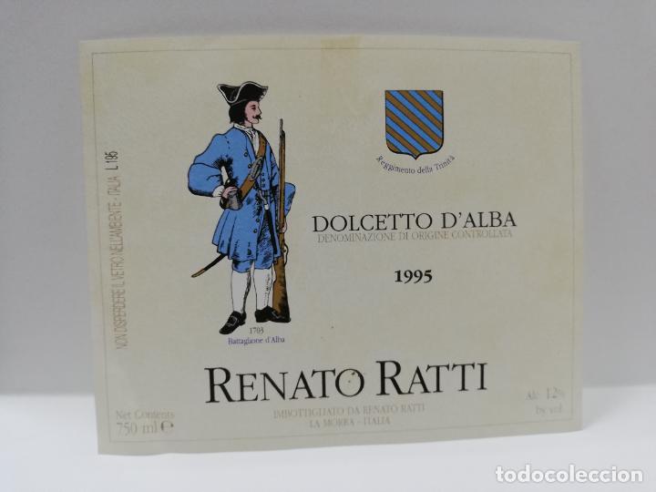 Etiquetas antiguas: ETIQUETA DE VINO. UNIFORME MILITAR. DOLCETTO D&acute;ALBA. RENATO RATTI. 1995. MEDIDAS : 10 X 12 CM APROX