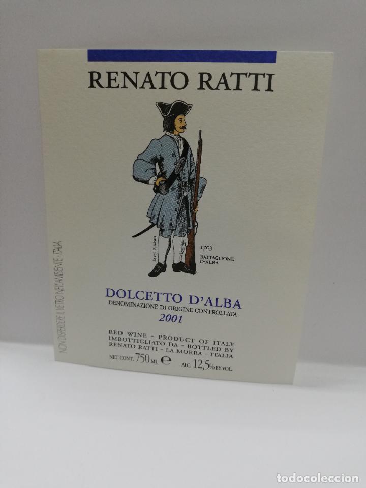 Etiquetas antiguas: ETIQUETA DE VINO. UNIFORME MILITAR. DOLCETTO D&acute;ALBA. RENATO RATTI. 2001. MEDIDAS : 11 X 9 CM APROX