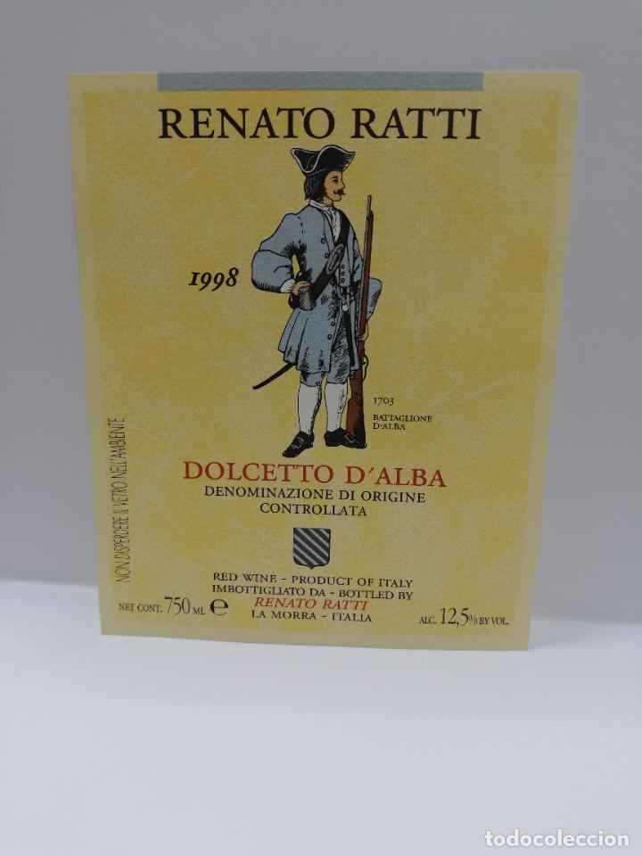 Etiquetas antiguas: ETIQUETA DE VINO. UNIFORME MILITAR. DOLCETTO D&acute;ALBA. RENATO RATTI. 1998. MEDIDAS : 12 X 9 CM APROX