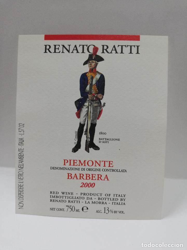 Etiquetas antiguas: ETIQUETA DE VINO. UNIFORME MILITAR. PIEMONTE BARBERA. RENATO RATTI. 2000. MEDIDAS : 12 X 9 CM APROX