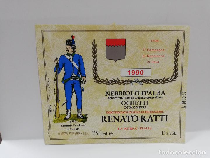 Etiquetas antiguas: ETIQUETA DE VINO. UNIFORME MILITAR. NEBBIOLO D&acute;ALBA. RENATO RATTI. 1990. MEDIDAS : 10 X 10 CM APROX