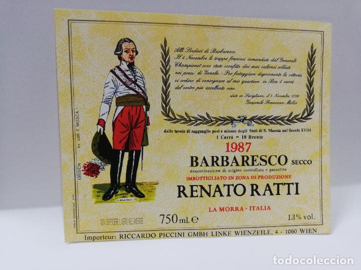 Etiquetas antiguas: ETIQUETA DE VINO. UNIFORME MILITAR. BARBARESCO. RENATO RATTI. 1987. MEDIDAS : 11 X 13 CM APROX