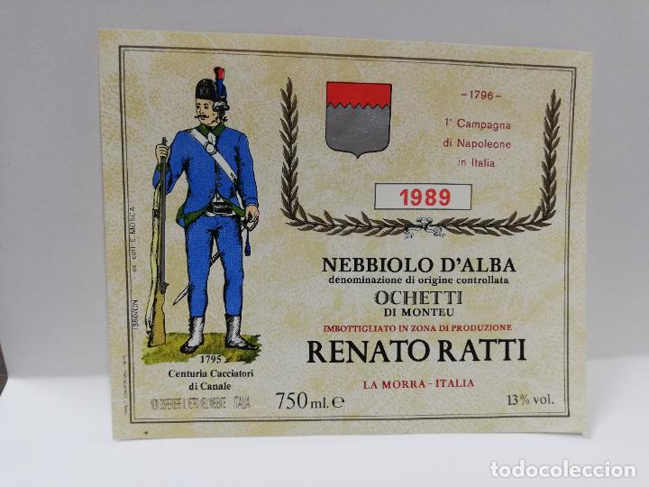 Etiquetas antiguas: ETIQUETA DE VINO. UNIFORME MILITAR. NEBBIOLO D&acute;ALBA. RENATO RATTI. 1989. MEDIDAS : 11 X 13 CM APROX