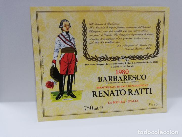 Etiquetas antiguas: ETIQUETA DE VINO. UNIFORME MILITAR. BARBARESCO. RENATO RATTI. 1980. MEDIDAS : 11 X 13 CM APROX