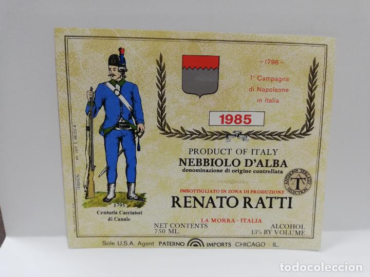 Etiquetas antiguas: ETIQUETA DE VINO. UNIFORME MILITAR. NEBBIOLO D&acute;ALBA. RENATO RATTI. 1985. MEDIDAS : 11 X 13 CM APROX