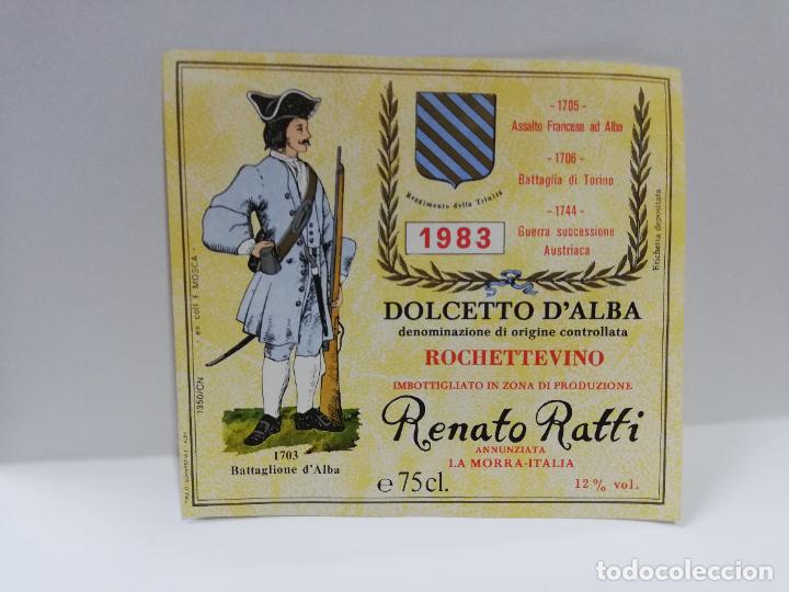 Etiquetas antiguas: ETIQUETA DE VINO. UNIFORME MILITAR. DOLCETTO D&acute;ALBA. RENATO RATTI. 1983. MEDIDAS : 11 X 11 CM APROX