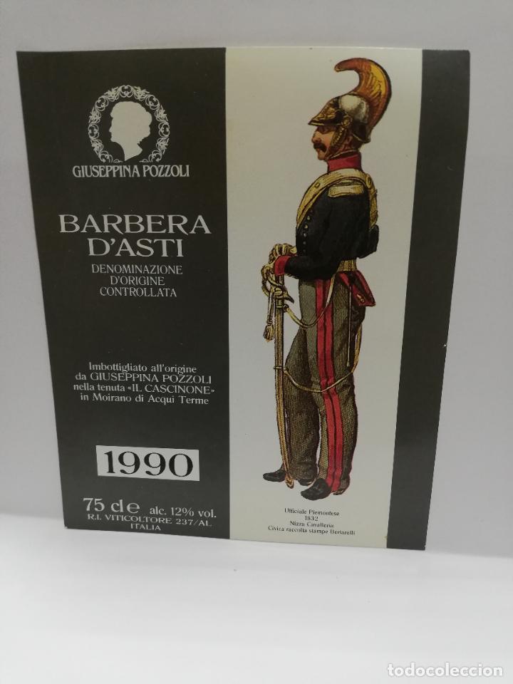 Etiquetas antiguas: ETIQUETA DE VINO. UNIFORME MILITAR. BARBERA D&acute;ASTI. 1990. MEDIDAS : 14 X 11 CM APROX