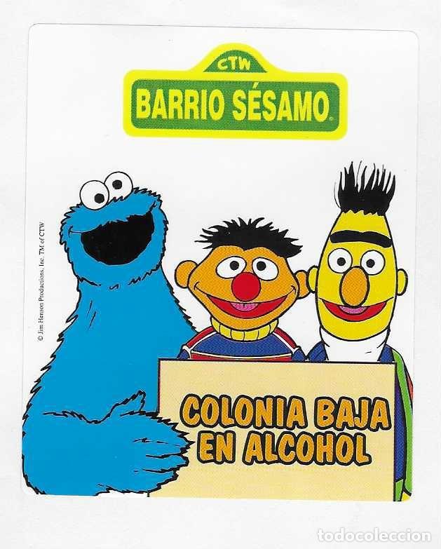 Etiquetas antiguas: LOTE DE 2 ETIQUETAS DE MARCAS.-BARRIO SESAMO- CTW,-COLONIA + CHAMPU-PEGADAS SOBRE PAPEL