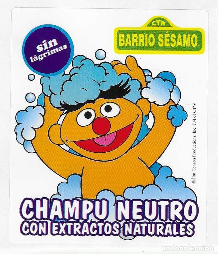 Etiquetas antiguas: LOTE DE 2 ETIQUETAS DE MARCAS.-BARRIO SESAMO- CTW,-COLONIA + CHAMPU-PEGADAS SOBRE PAPEL