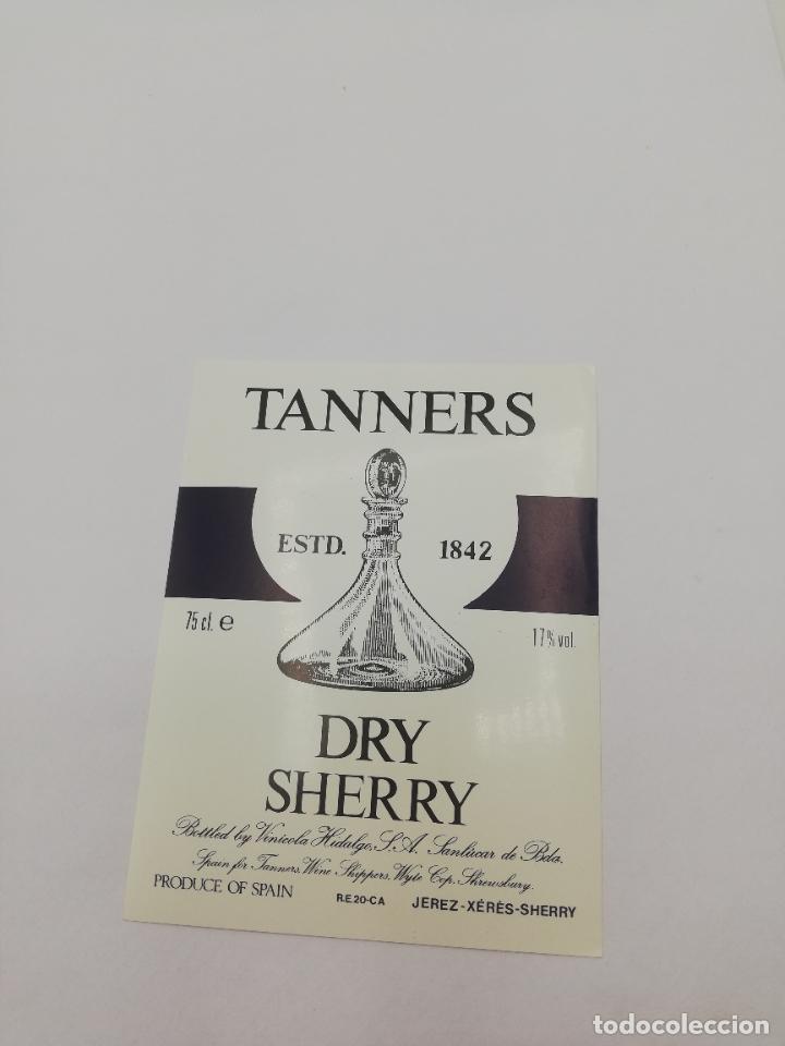 Etiquetas antiguas: ETIQUETA DE VINO. DRY SHERRY. TANNERS. JEREZ-XERES-SHERRY. MED : 14 X 10 CM APROX.
