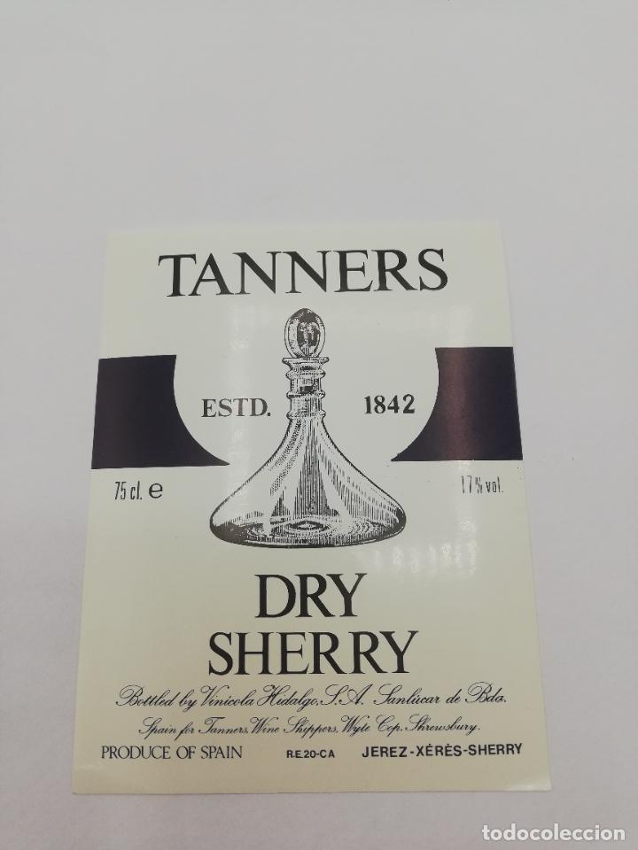 Etiquetas antiguas: ETIQUETA DE VINO. DRY SHERRY. TANNERS. JEREZ-XERES-SHERRY. MED : 14 X 10 CM APROX.