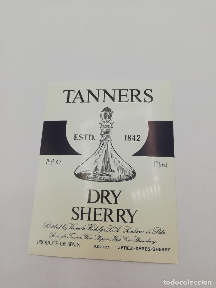 Etiquetas antiguas: ETIQUETA DE VINO. DRY SHERRY. TANNERS. JEREZ-XERES-SHERRY. MED : 14 X 10 CM APROX.