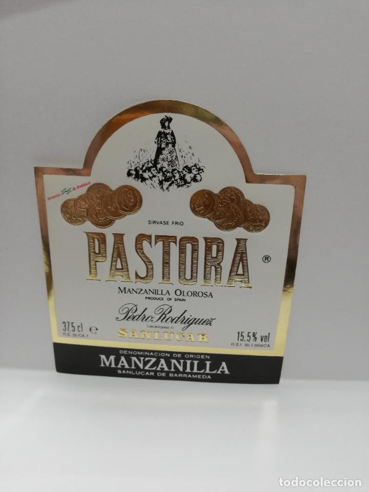 Etiquetas antiguas: ETIQUETA DE VINO. MANZANILLA OLOROSA. PASTORA.PEDRO RODRIGUEZ. SANLUCAR DE BARRAMEDA.