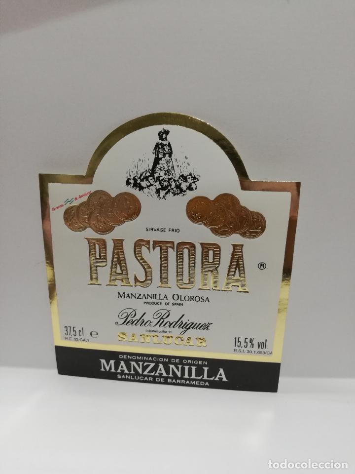 Etiquetas antiguas: ETIQUETA DE VINO. MANZANILLA OLOROSA. PASTORA.PEDRO RODRIGUEZ. SANLUCAR DE BARRAMEDA.