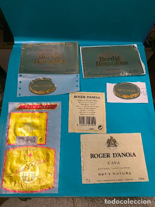 Etiquetas antiguas: Lote de etiquetas de vino, licor o champan&hellip; lo que se ve en la foto