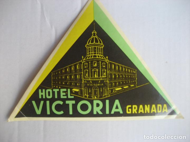 Etiquetas antiguas: Hotel Victoria. Granada. 10 x 12 cm.