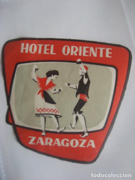 Etiquetas antiguas: Hotel Oriente. Zaragoza. 9.5 x 8.5 cm