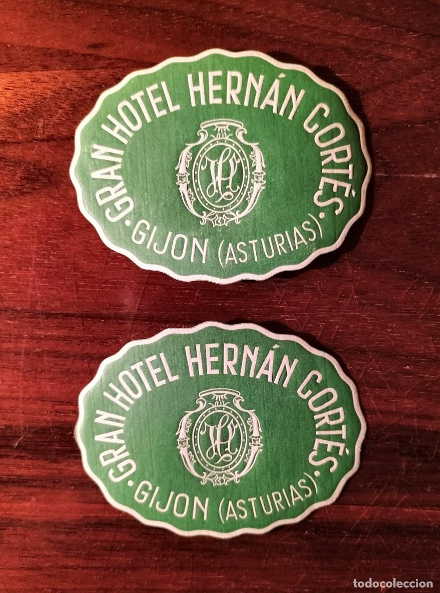 Etiquetas antiguas: 2 ANTIGUAS ETIQUETAS DE EQUIPAJE DEL GRAN HOTEL HERN&Aacute;N CORT&Eacute;S, GIJ&Oacute;N