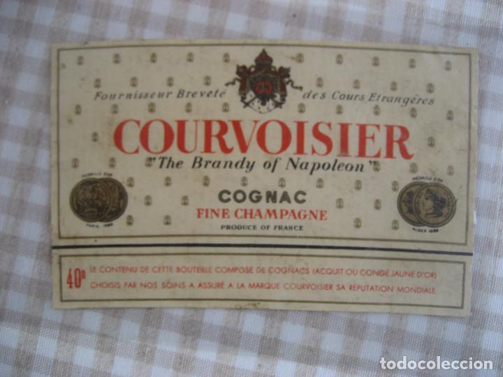 Etiquetas antiguas: COGNAC COURVOISIER. THE BRANDY OF NAPOLEON. 7.5 X 11.5 CM.