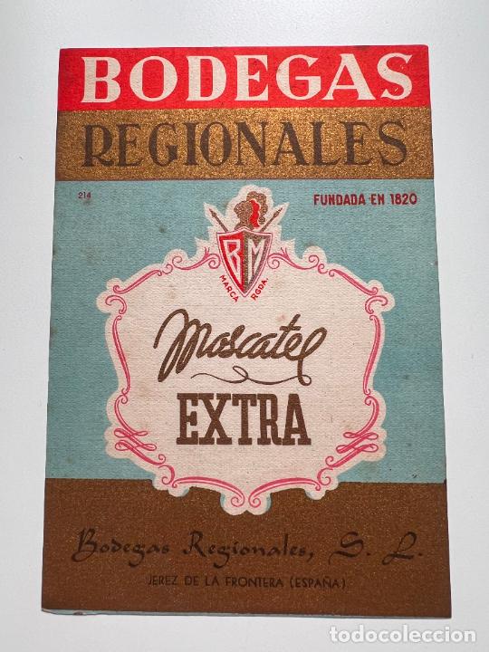 Old Labels: ETIQUETA. MOSCATEL EXTRA. BODEGAS REGIONALES. JEREZ DE LA FRA. MEDIDAS APROX.: 15.5 X 10.5 CM