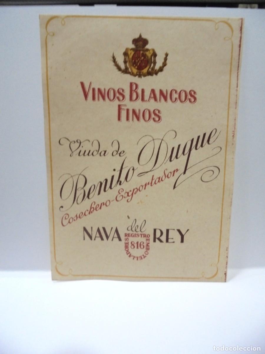 Etiquetas antiguas: ETIQUETA DE VINO. VIUDA DE BENITO DUQUE. VINOS BLANCOS FINOS. NAVA DEL REY. MED: 15 X 10.5 CM APROX.