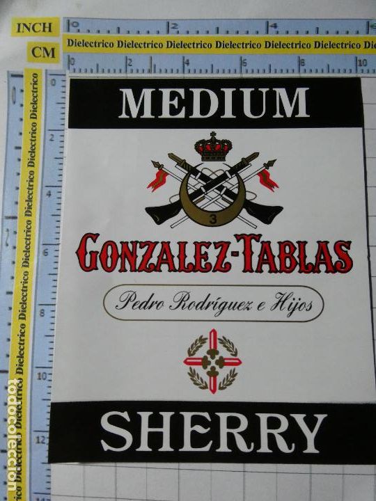 Old Labels: ETIQUETA DE BEBIDAS. VINO LICORES. SHERRY MEDIUM GONZALEZ TABLAS REGULARES 3 MILITARES. 215
