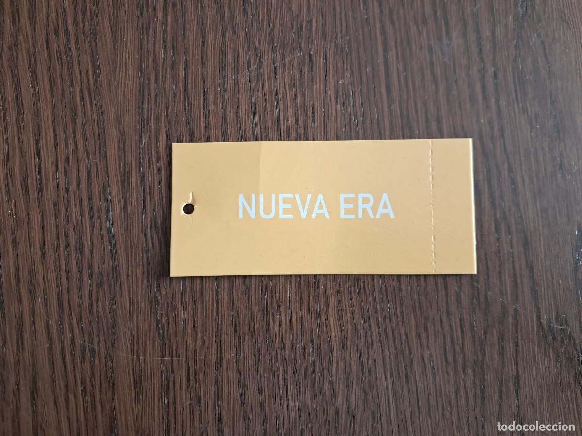 Etichette antiche: etiqueta de ropa, nueva era.