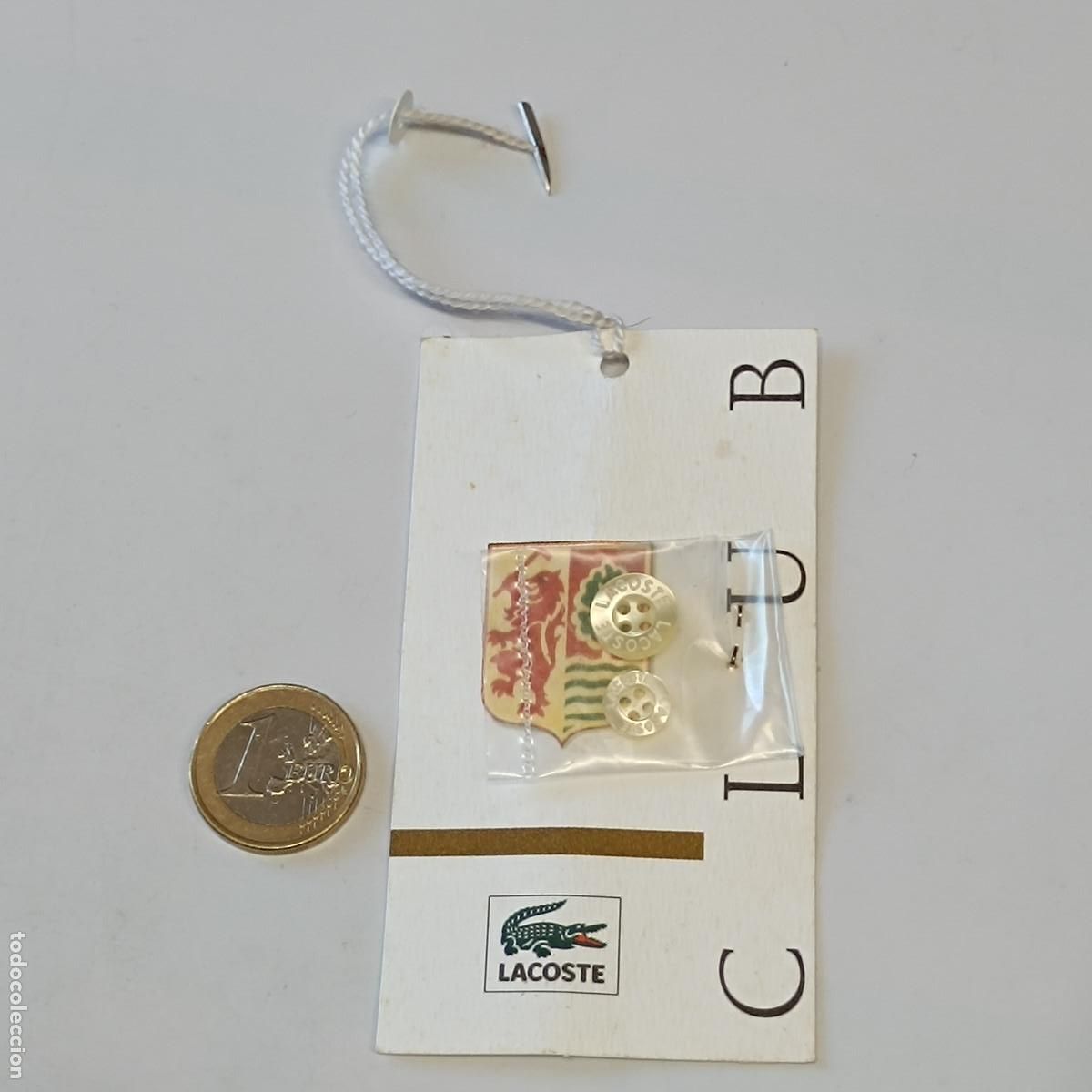 Old Labels: ETIQUETA POLO LACOSTE. A&Ntilde;OS 90 ORIGINAL. CON BOTONES.